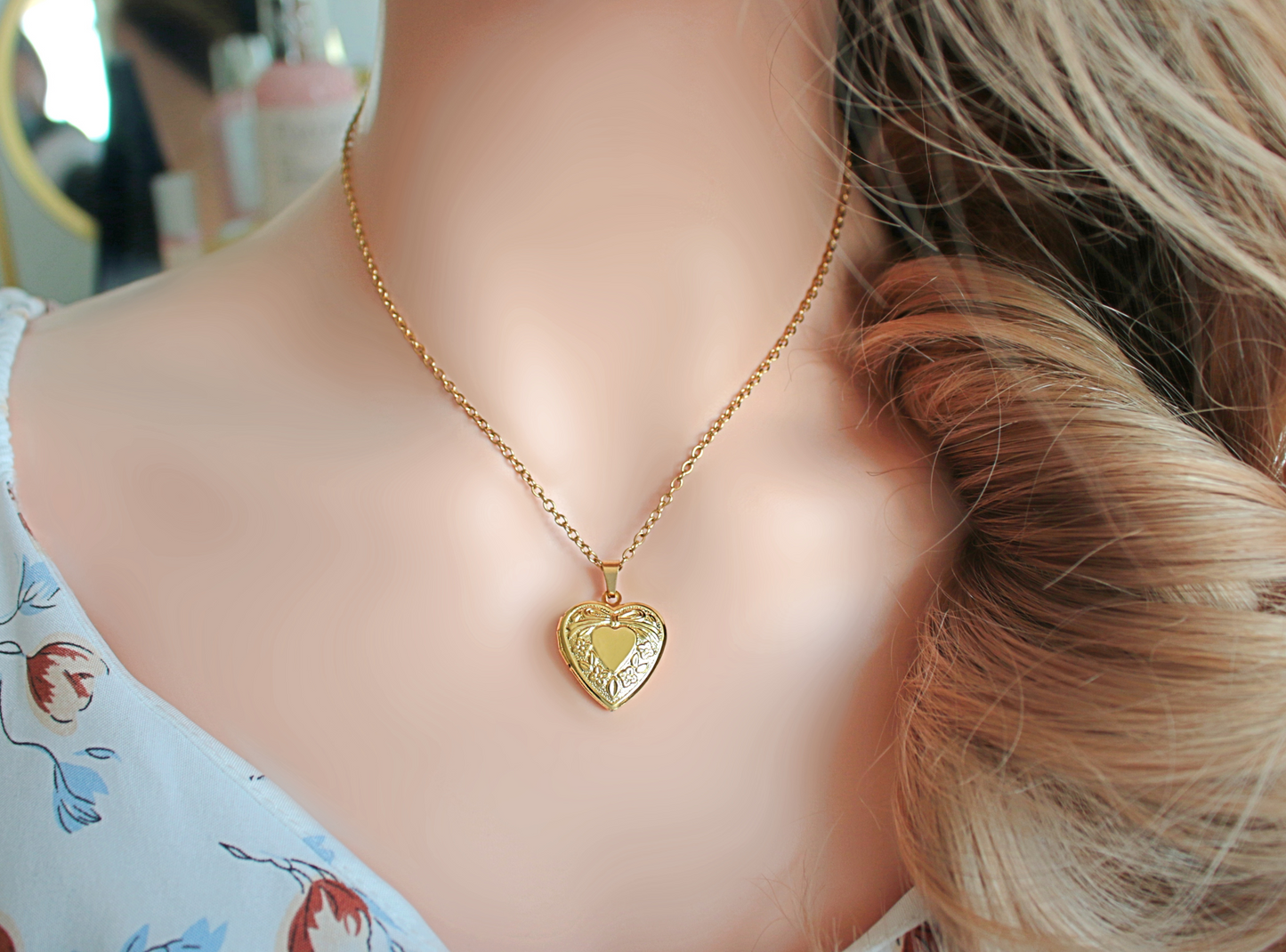 18 Karats Heart Locket Necklace