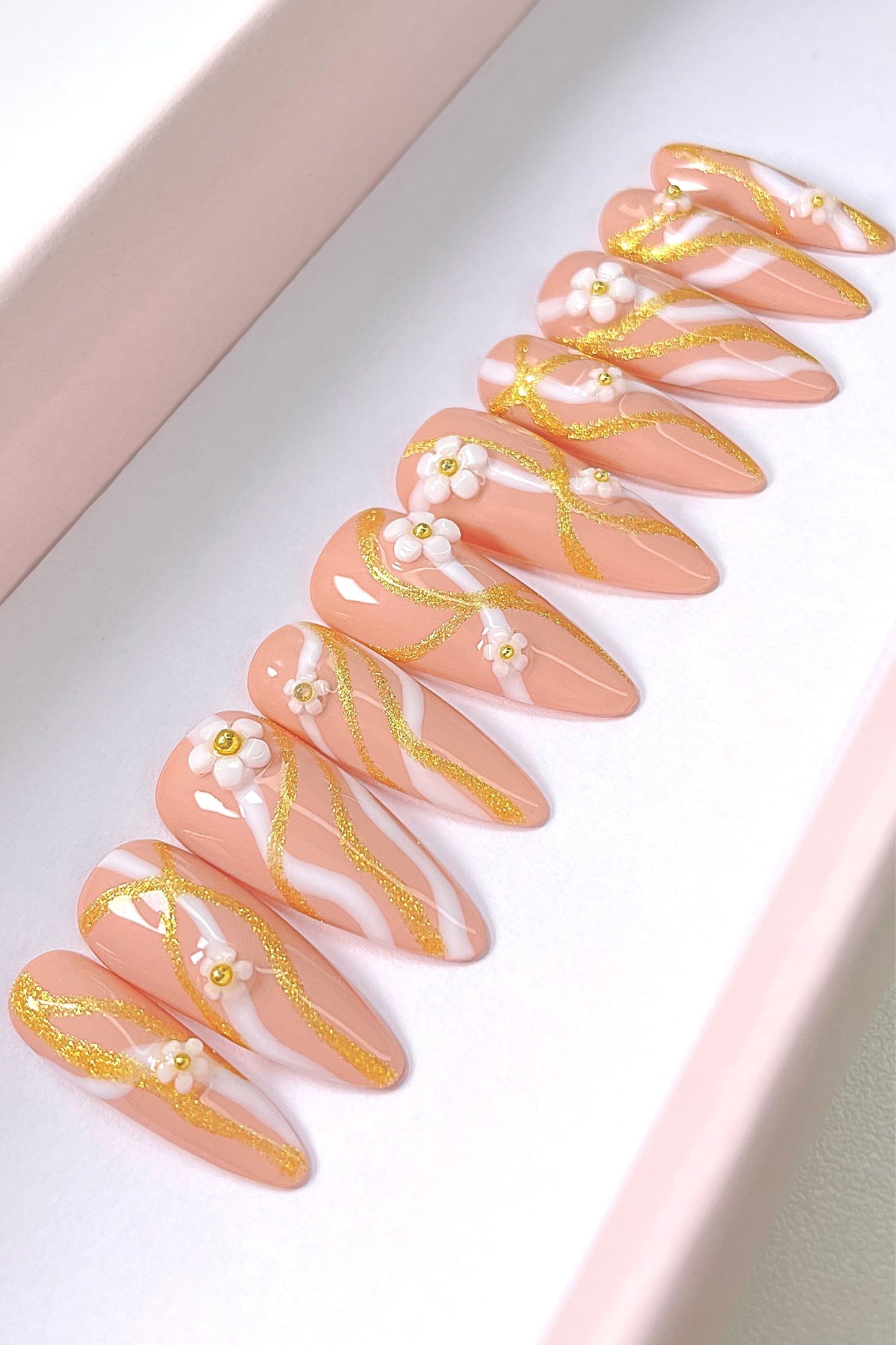 “Daisy Bloom” 3D Flowers Press On Nails Set